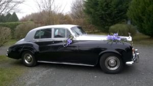 Prestige Cars Events - Fleurs violettes - Location voiture Mariage, Rolls, Normandie